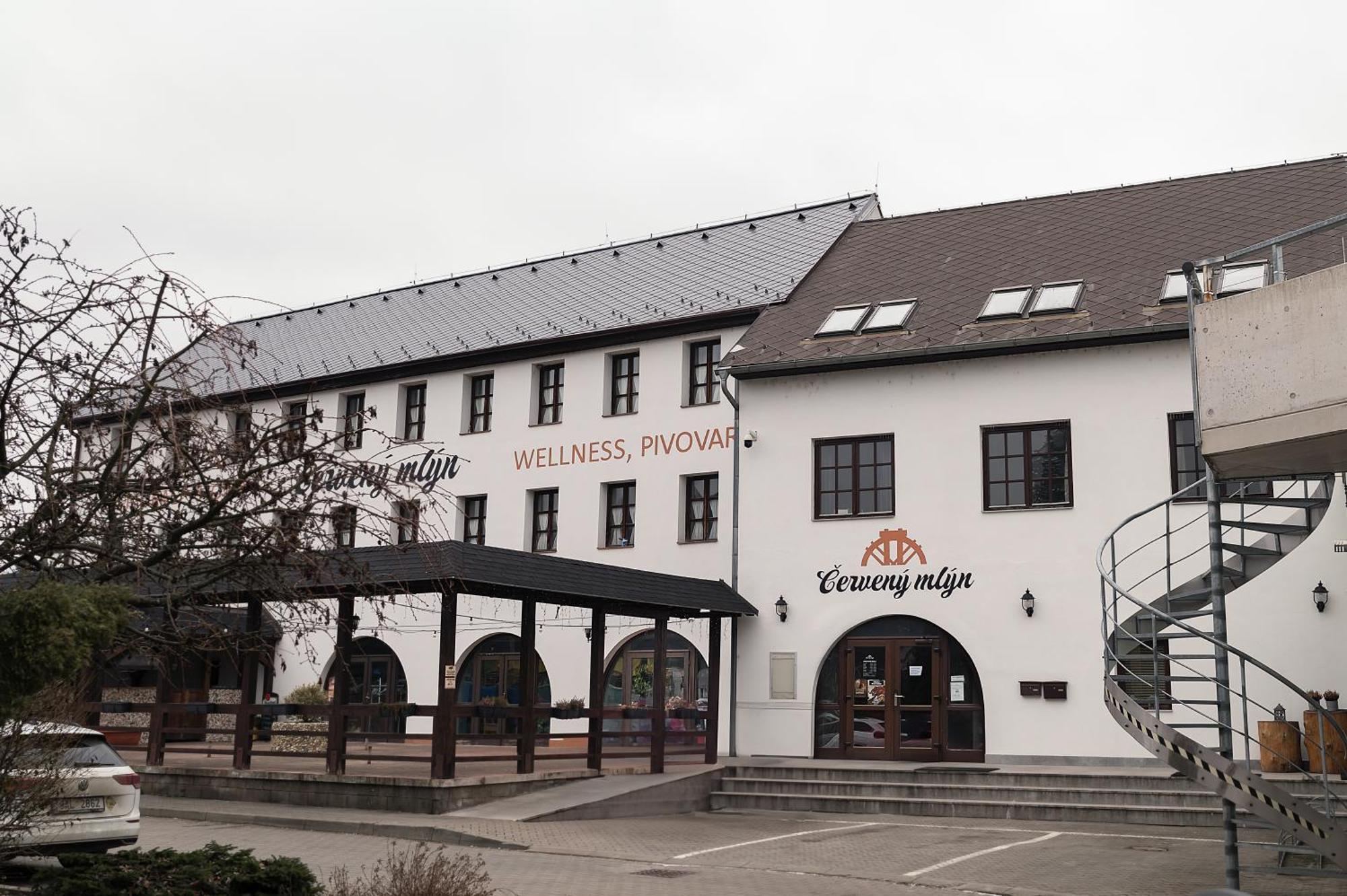 Cerveny Mlyn Hotel Tisnov Exterior foto